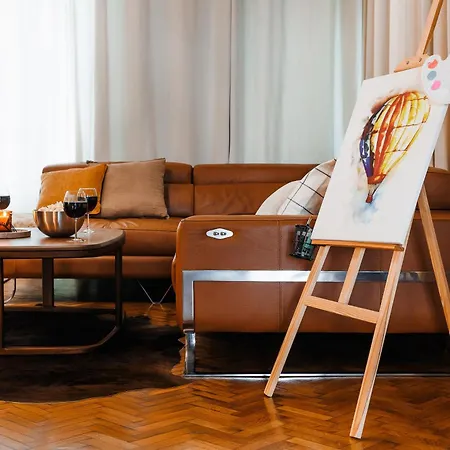 아파트 Creative Shelter 108m2 With Balcony Old Town *