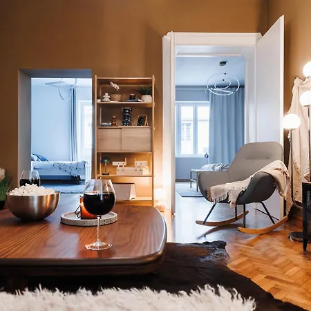 Creative Shelter 108m2 With Balcony Old Town * 베오그라드