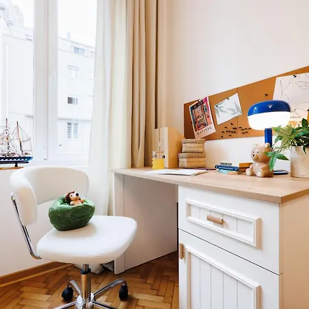 Creative Shelter 108m2 With Balcony Old Town