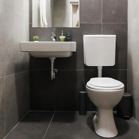 Creative Shelter 108m2 With Balcony Old Town 아파트 *