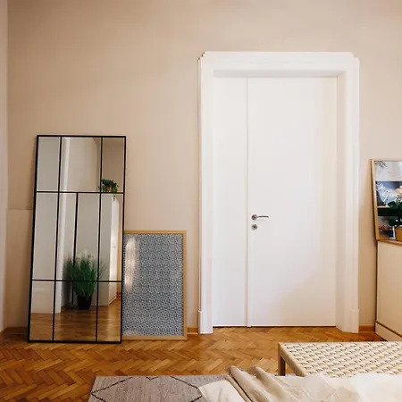 Creative Shelter 108m2 With Balcony Old Town *