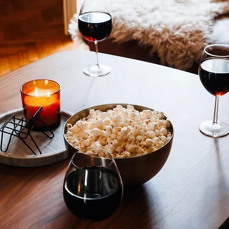 Creative Shelter 108m2 With Balcony Old Town