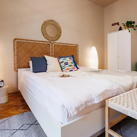 Creative Shelter 108m2 With Balcony Old Town *